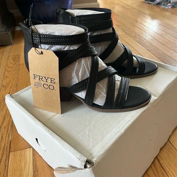 Women's Black Gladiator Sandals Size 11M Strappy Casual - Picture 2 of 9